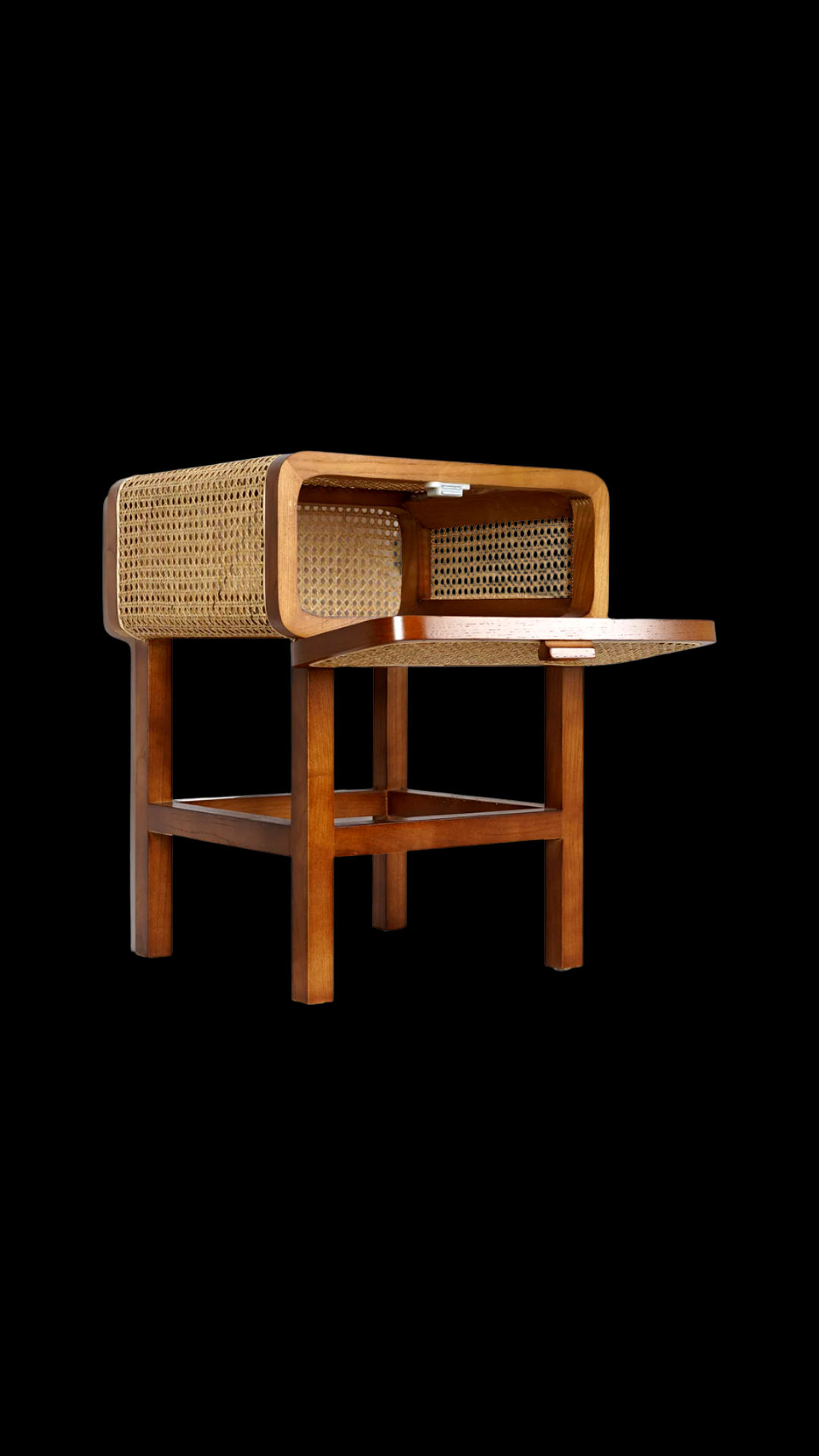 Iao` Rattan Side Table
